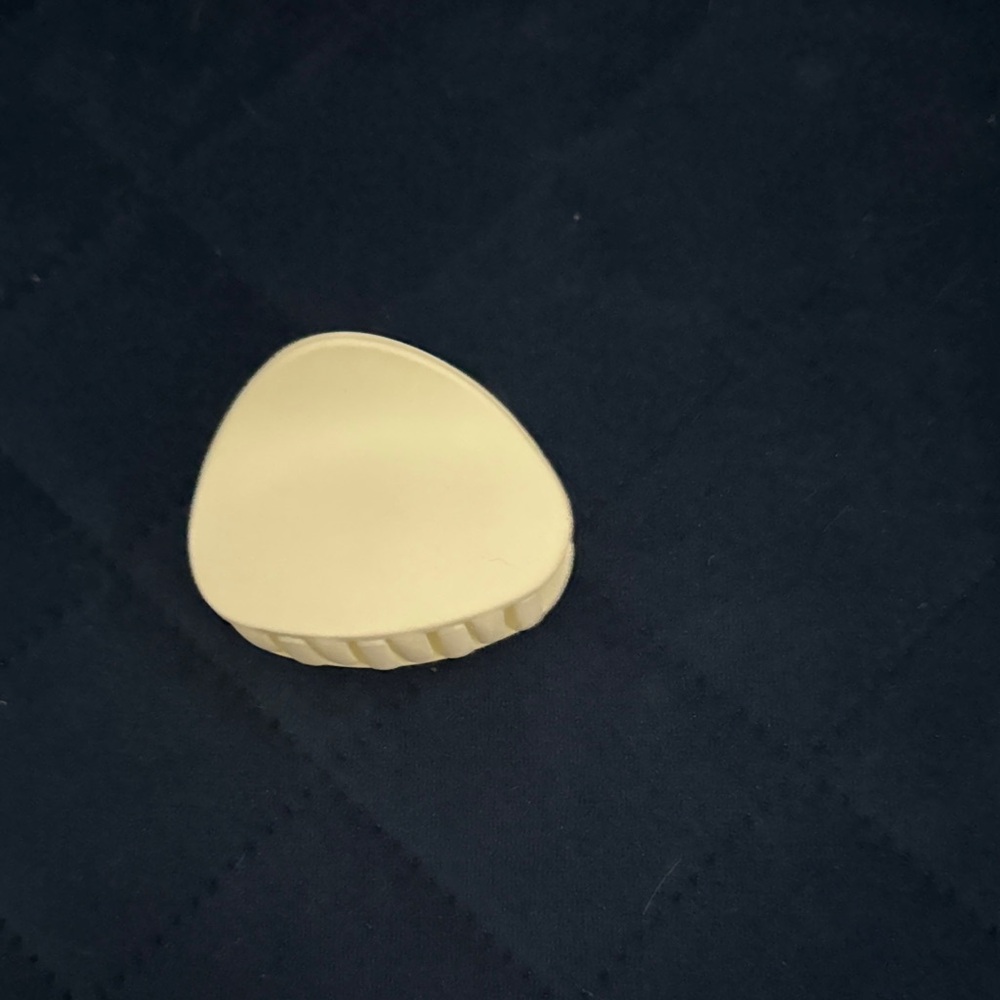 ✨Cream Triangular hair clip